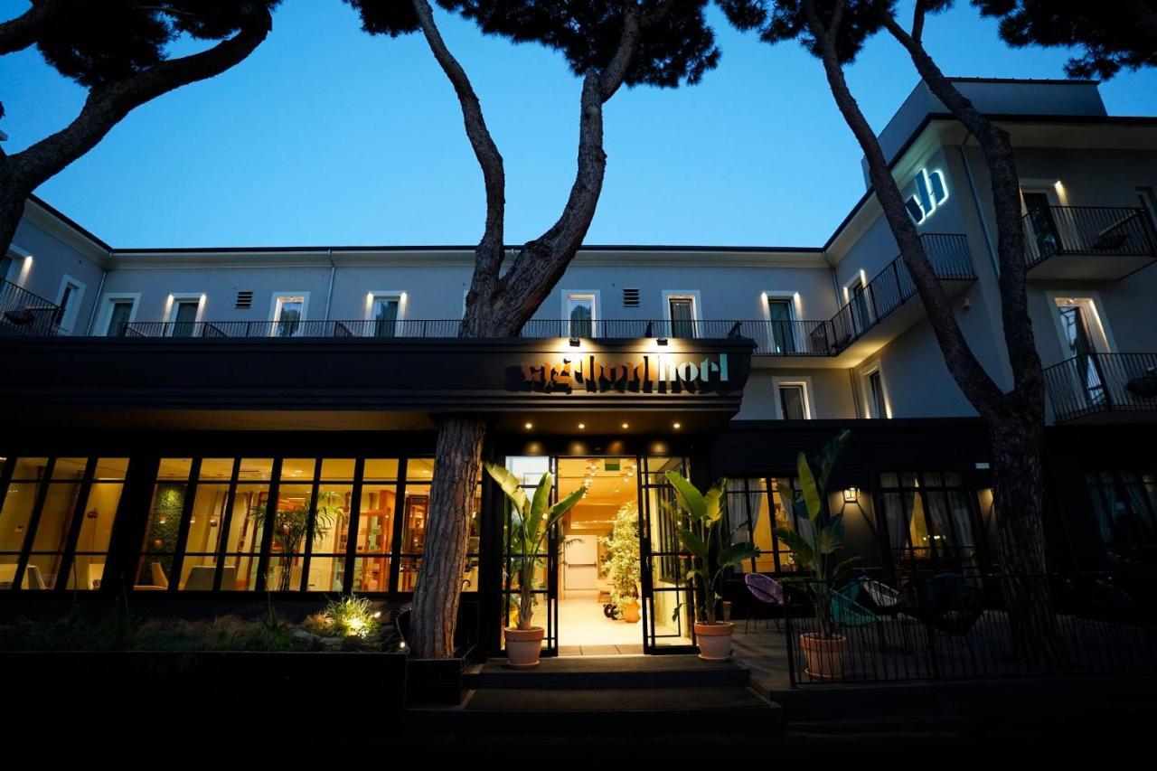 Hotel Vagabond Riccione Bagian luar foto